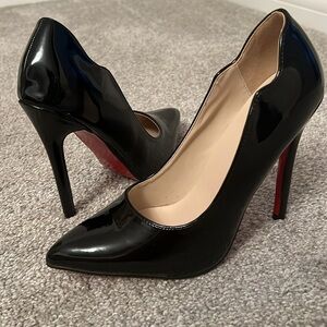 Patent-like red bottom pumps size 6.5 🖤👠🖤